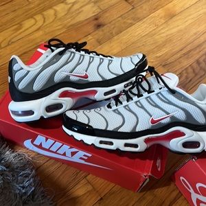 Nike Air Max Plus - NWT. Men’s Size 9 1/2 - Brand New Never Worn. 100% Deadstock